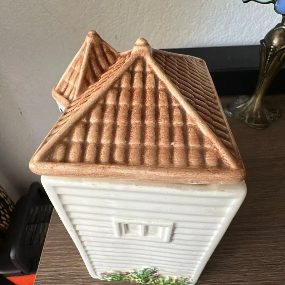 Avon townhouse canister